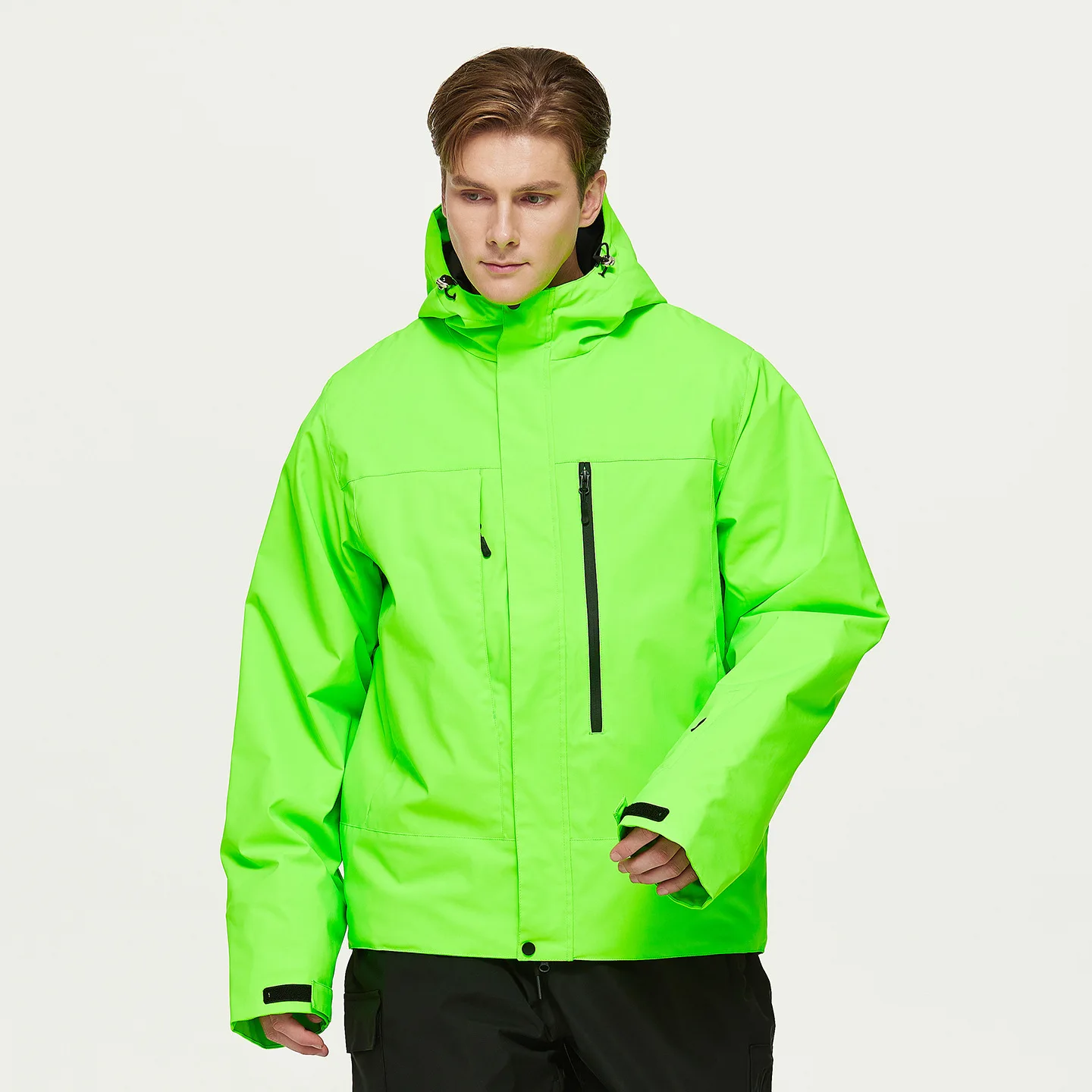 Man wearing the men’s insulated ski jacket in Green with PP cotton fill and an attached hood