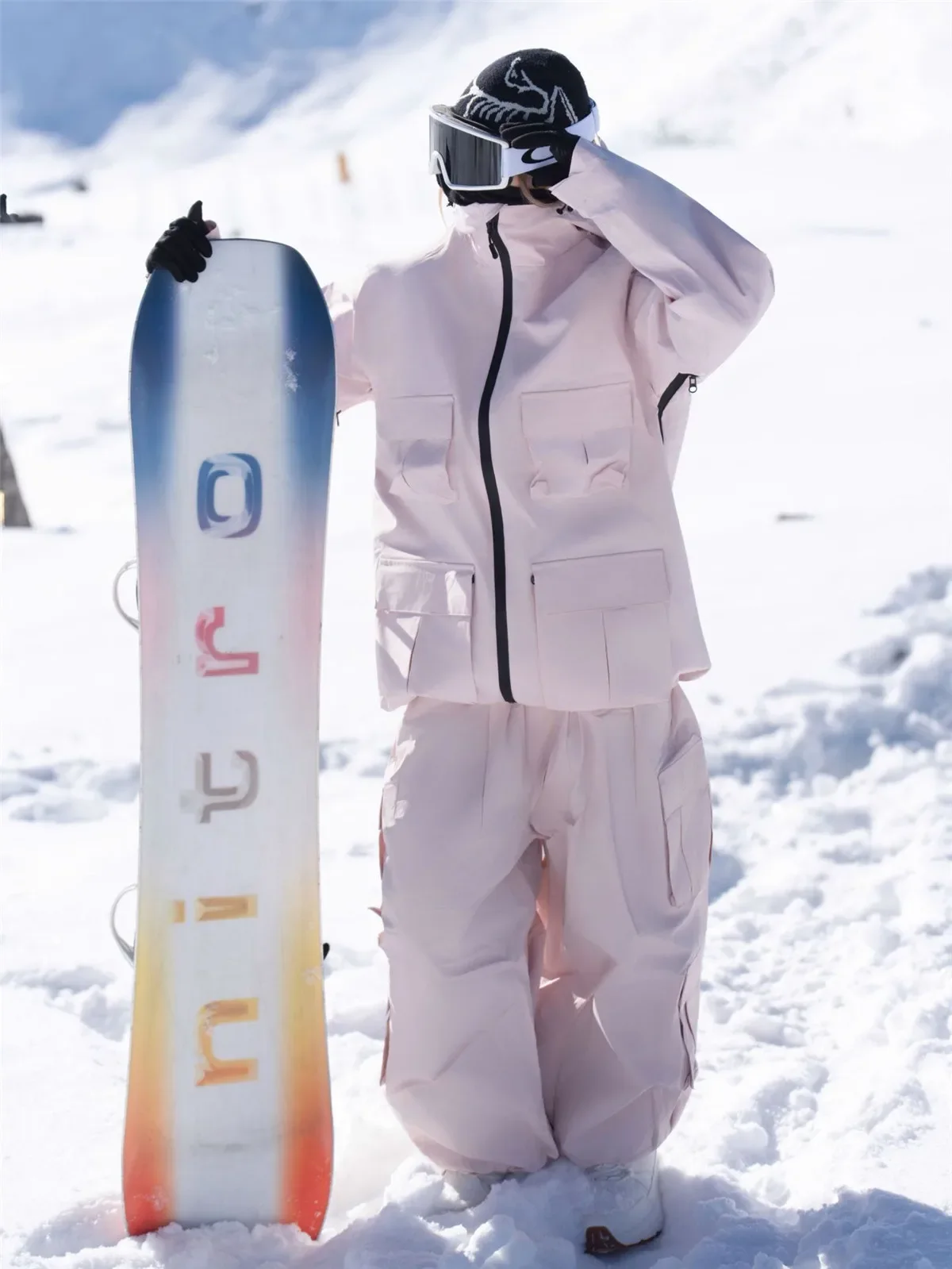 Unisex snowboard suit in Pink, worn on the snow