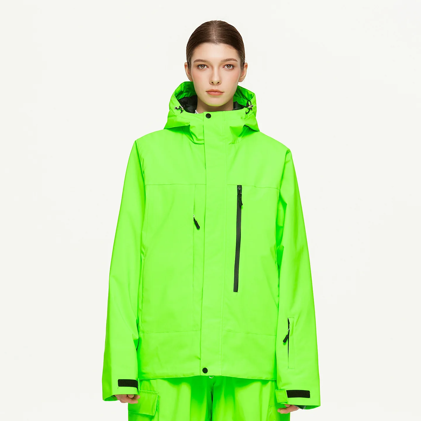 Woman wearing the women’s insulated ski jacket in Green with PP cotton fill and an attached hood